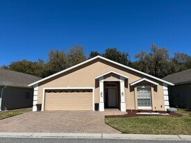 500 Vista Oaks Way in Davenport, FL - Building Photo
