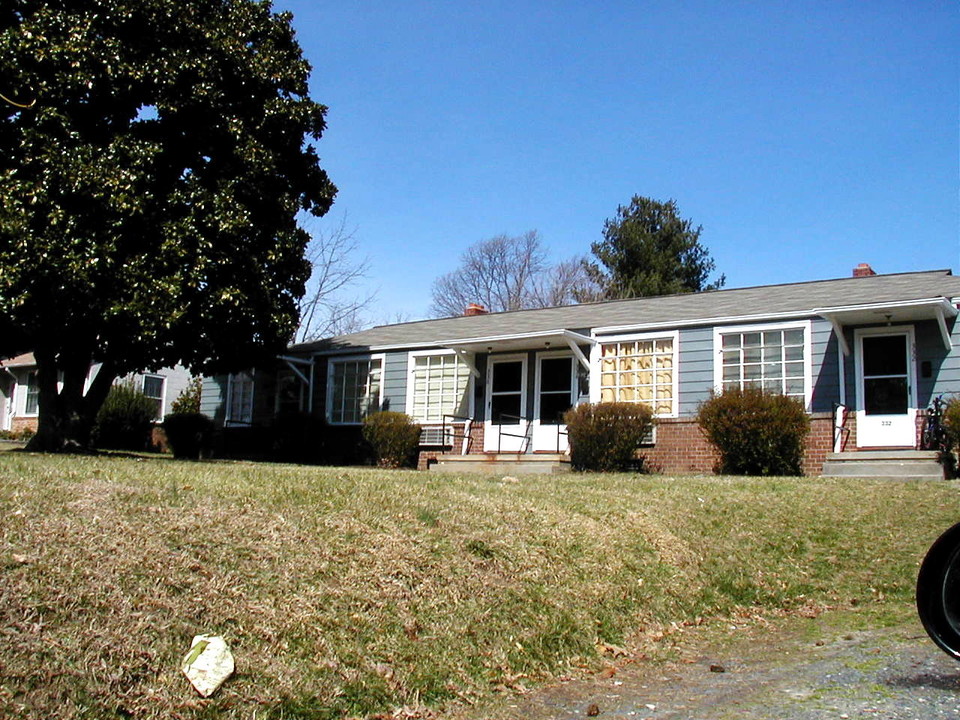 333 Holly St in Asheboro, NC - Foto de edificio