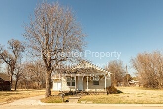 715 E Queen Pl in Tulsa, OK - Building Photo - Building Photo