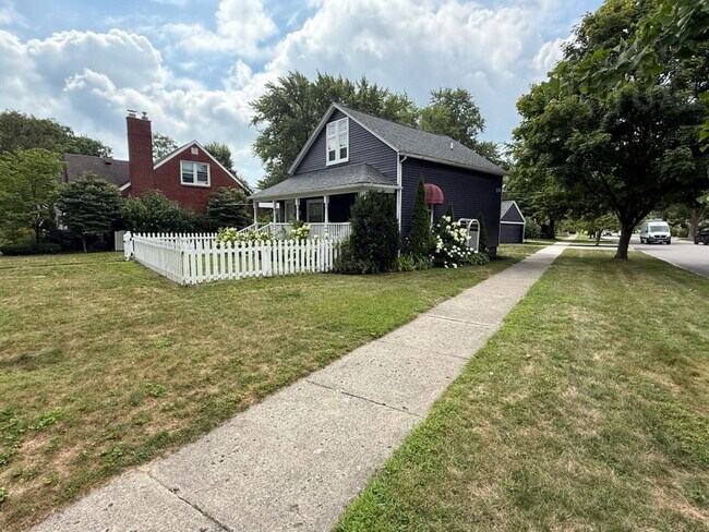 381 Kerby Rd in Grosse Pointe Farms, MI - Building Photo - Building Photo