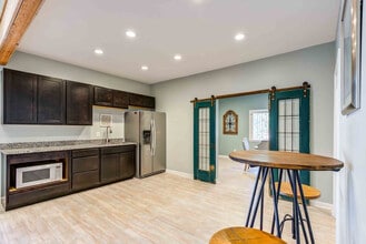 Auburn Place Apartments in Greenwood, IN - Foto de edificio - Building Photo