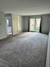 1880 Axtell Dr, Unit 7 in Troy, MI - Building Photo - Building Photo