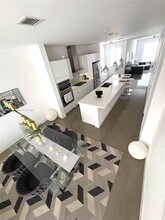 10265 NW 63rd Terrace in Doral, FL - Building Photo - Building Photo