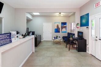 Las Rocas in Houston, TX - Building Photo - Building Photo