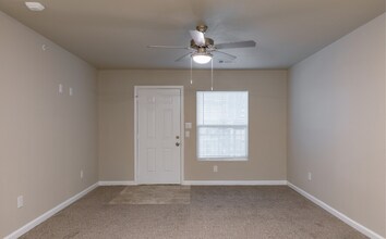 270 Plez Morgan, Unit 254-F in Montgomery, TX - Building Photo - Building Photo