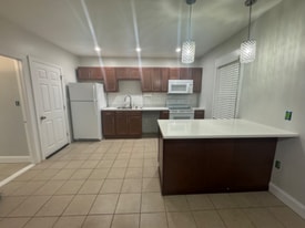 549 Ash St in Windham, CT - Building Photo