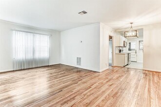 2245 Welch St in Houston, TX - Building Photo - Building Photo