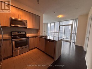 3975 Grand Park Dr in Mississauga, ON - Building Photo - Building Photo