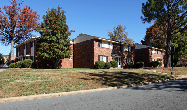 Tucker Street Apartments in Burlington, NC - Foto de edificio - Building Photo