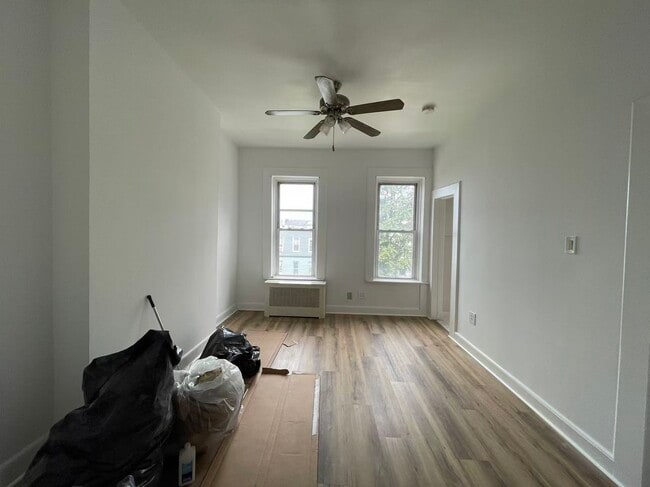 317 57th St, Unit 2 in Brooklyn, NY - Foto de edificio - Building Photo