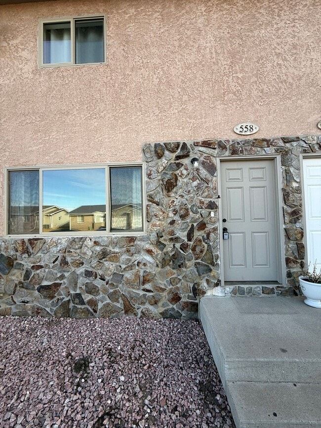 property at 558 W 42nd St