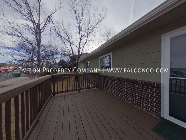 810 Pioneer Ln in Colorado Springs, CO - Building Photo - Building Photo