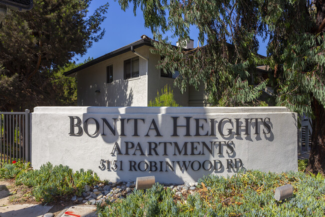 Bonita Heights Apartments in Bonita, CA - Foto de edificio - Building Photo