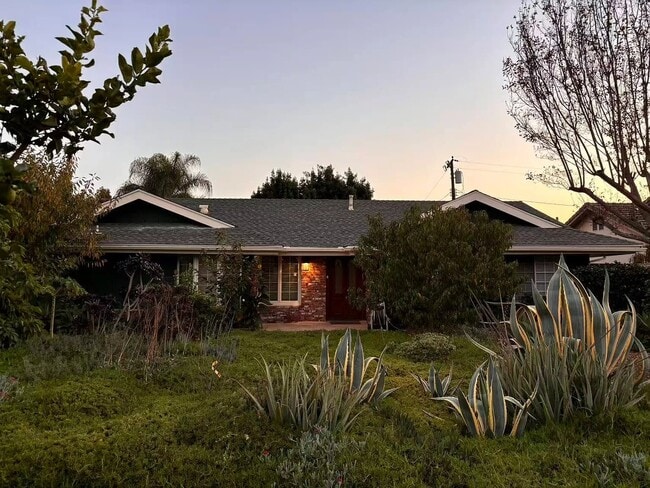 848 E Northridge Ave in Glendora, CA - Foto de edificio - Building Photo