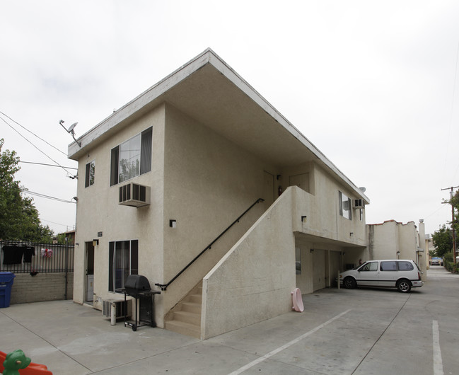 11416 Emelita St in North Hollywood, CA - Building Photo - Building Photo