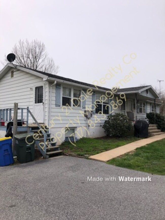 3086 Staunton Ave-Unit -Apt D in Dover, PA - Building Photo - Building Photo