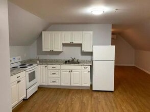 593 Washington Ave in Portland, ME - Building Photo - Building Photo