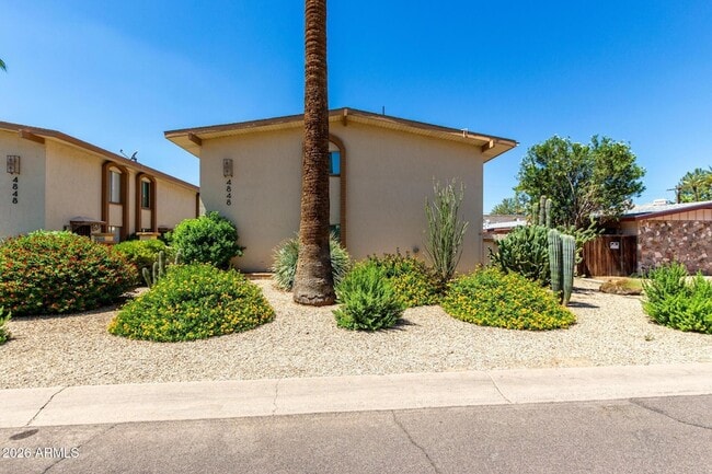 property at 4848 N Woodmere Fairway