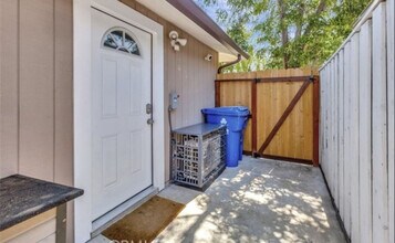 24019 Sylvan St in Woodland Hills, CA - Building Photo - Building Photo