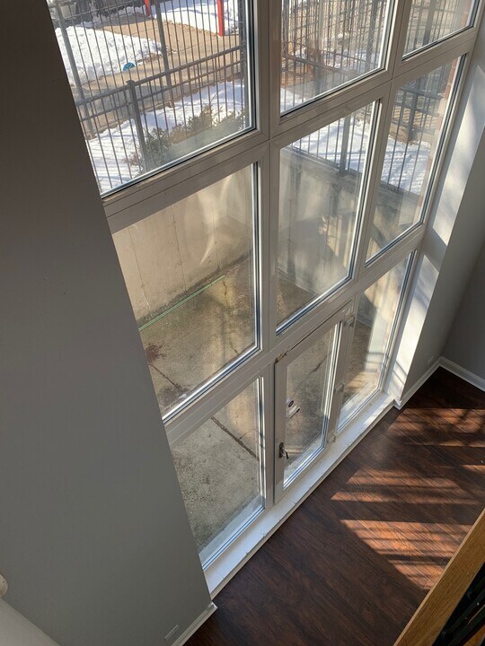 2327 S Sawyer Ave, Unit 1st floor B in Chicago, IL - Building Photo