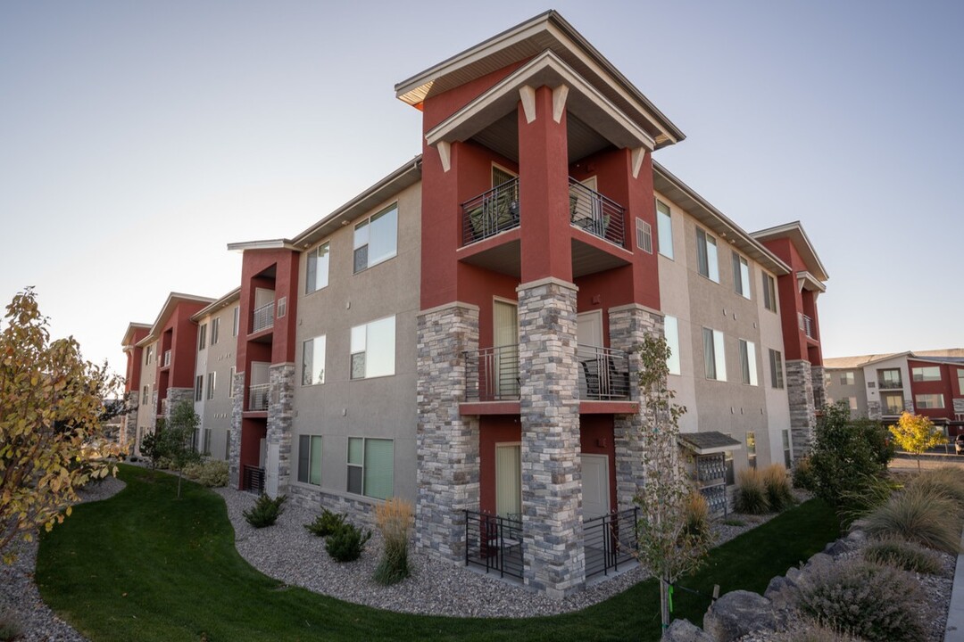 The Falls at Snake River Landing in Idaho Falls, ID - Foto de edificio