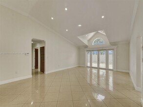 8913 NW 194th Terrace in Hialeah, FL - Building Photo - Building Photo