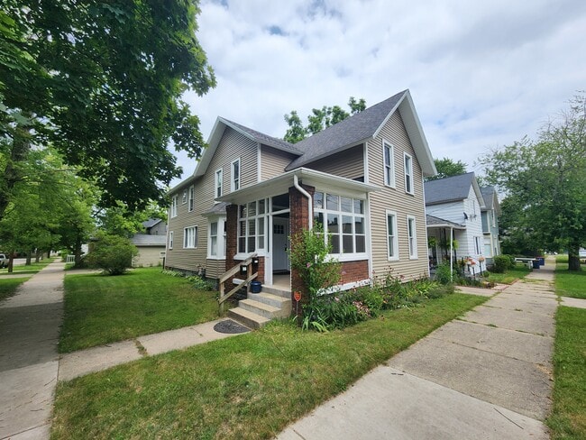 833 10th St NW, Unit Apartment #2