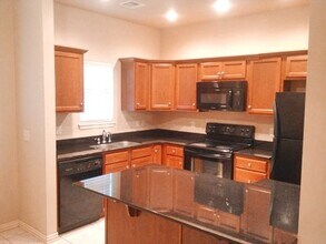 3164 W Montrail Pl in Fayetteville, AR - Building Photo - Building Photo