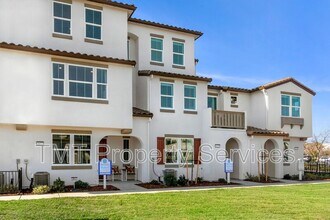 2952 Valbonne Walk in Sacramento, CA - Building Photo - Building Photo