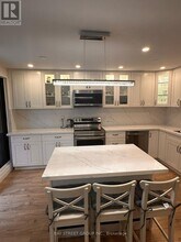 1042-1042 Falgarwood Dr in Oakville, ON - Building Photo - Building Photo