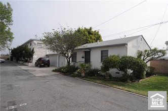 9509-9511 Flower St in Bellflower, CA - Building Photo - Building Photo