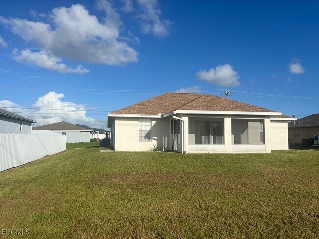 2504 Floyd Ave S in Lehigh Acres, FL - Building Photo - Building Photo