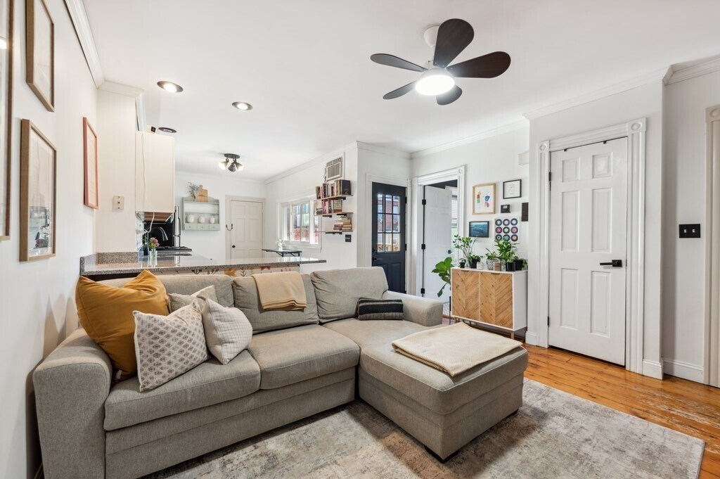 93 Pearl St, Unit 2 in Boston, MA - Building Photo