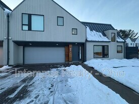 2430 Richmond Rd in Beachwood, OH - Building Photo