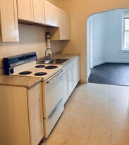 1214 Main St, Unit Apt. 1 in St Johnsbury, VT - Building Photo
