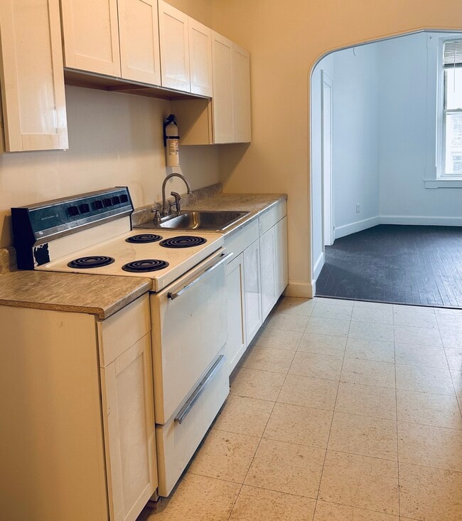 1214 Main St, Unit Apt. 1