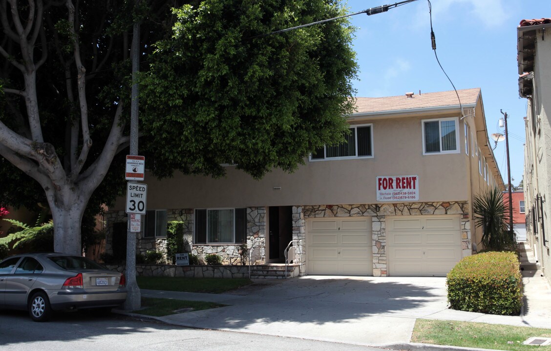 2069 E 3rd St in Long Beach, CA - Building Photo