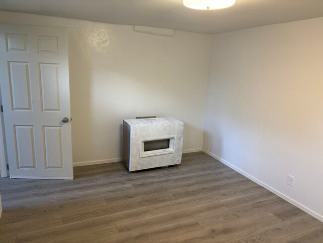 306 2nd St NW