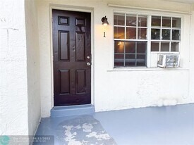 1717 NW 8th Pl in Fort Lauderdale, FL - Building Photo