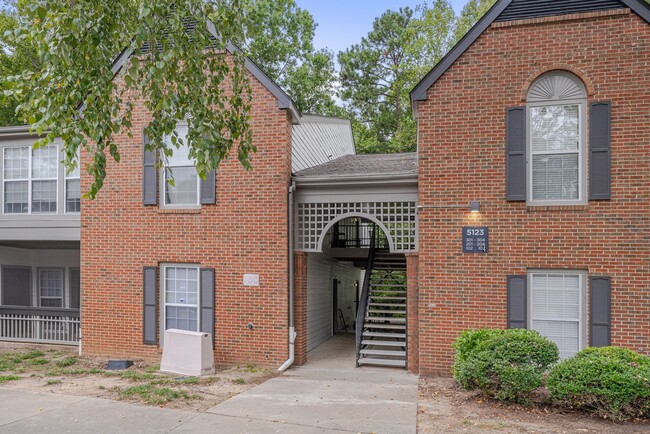 Southpoint Estate Apartments in Durham, NC - Building Photo - Building Photo