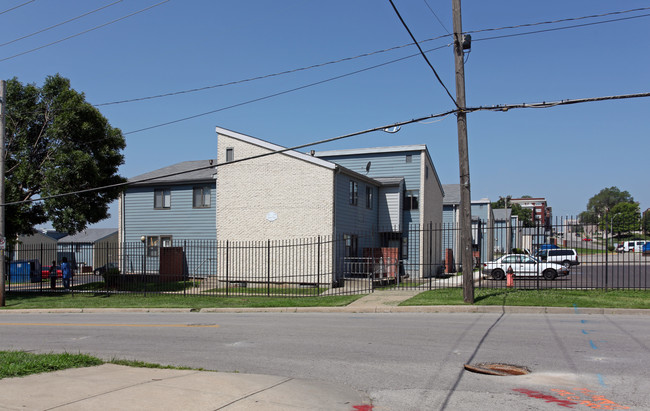 Parker Square Apartments in Kansas City, MO - Foto de edificio - Building Photo