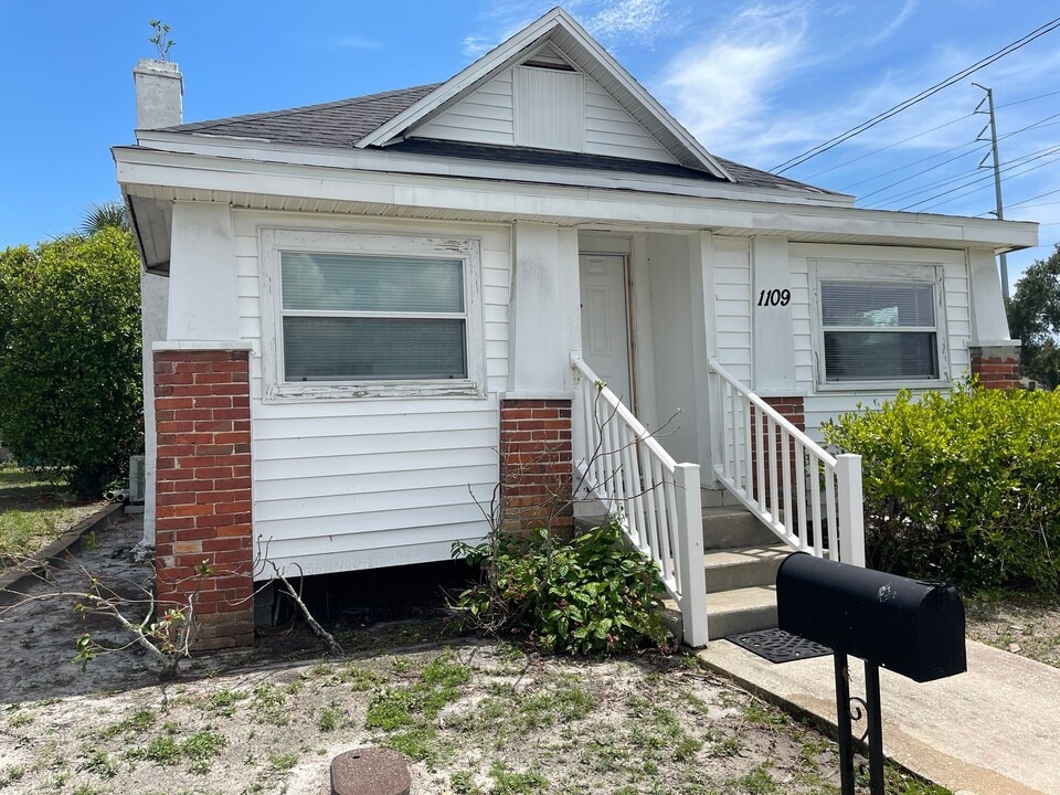 1109 Gould St in Clearwater, FL - Building Photo
