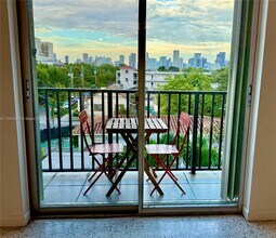 1530 SW 2nd St in Miami, FL - Building Photo - Building Photo