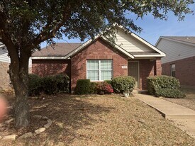 8905 Stewart St in Cross Roads, TX - Building Photo