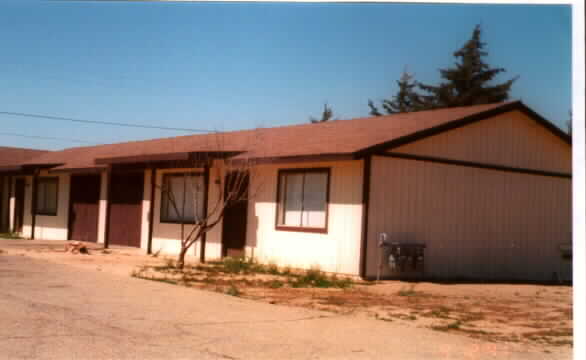 12814 Kiowa Rd in Apple Valley, CA - Building Photo - Building Photo