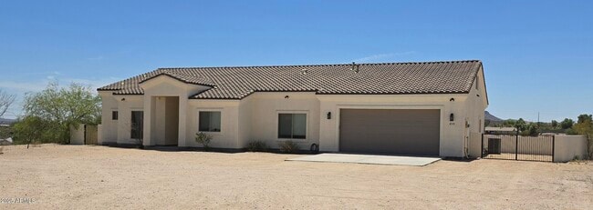 839 W Hermosa Dr in Wickenburg, AZ - Foto de edificio - Building Photo