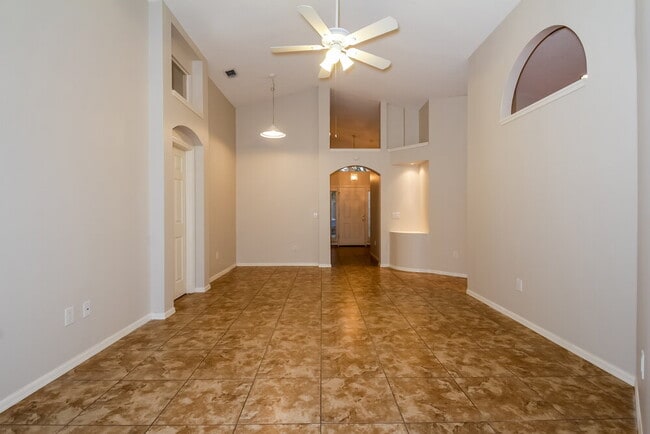 6752 Waterton Dr in Riverview, FL - Building Photo - Building Photo