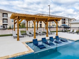 Pecan Grove in Seguin, TX - Building Photo