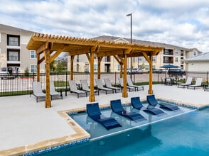 Pecan Grove in Seguin, TX - Building Photo - Building Photo