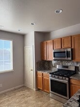1210 Shadow Ln in Fernley, NV - Building Photo - Building Photo